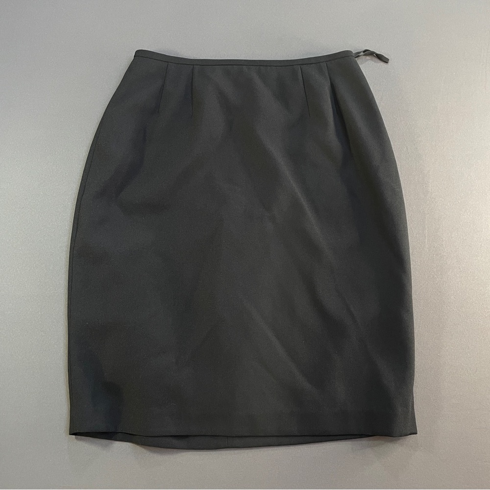 Elegant Black Pencil Skirt and Black Tights